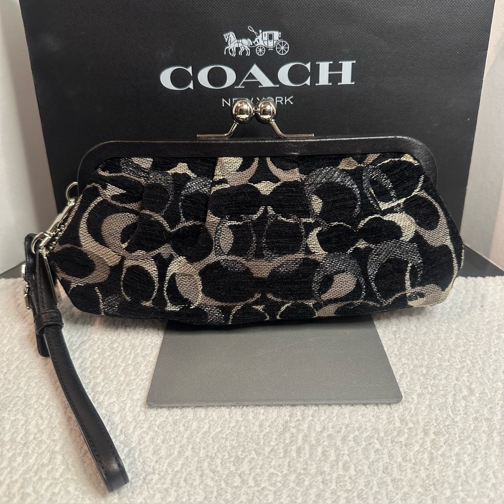 Vintage Coach 2005 kiss lock chenille Black and Silver Wristlet Clutch